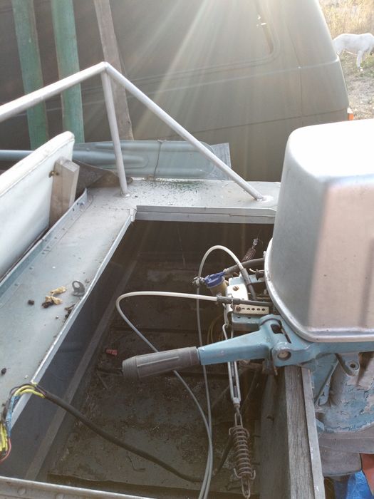 Катер з мотором Віхрь -30 електро.