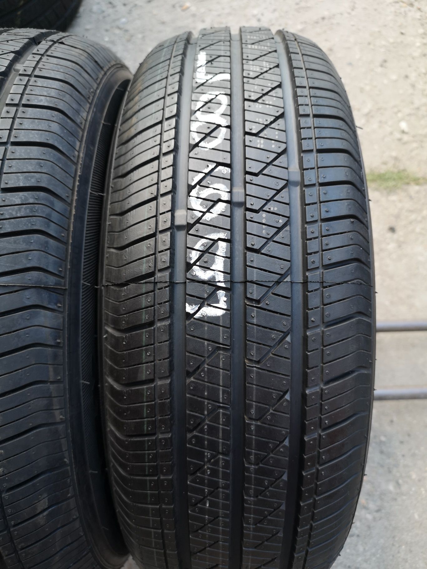 Nowe opony wielosezonowe 185/70/13 Security 2szt