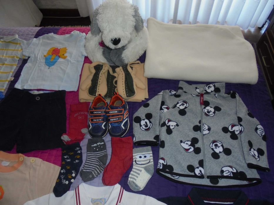 lote de roupa de menino bebé os ténis da marca Geox