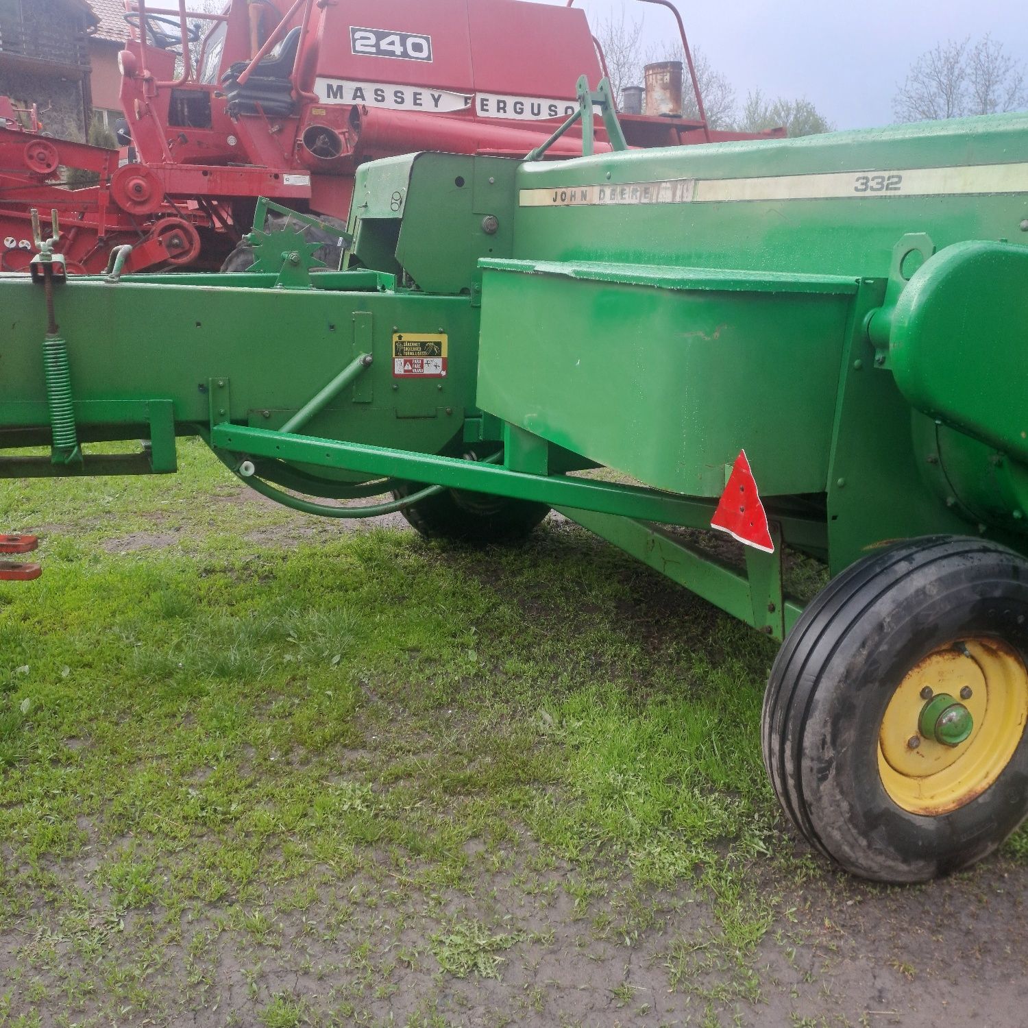 Прес- підбирачдо сіна та соломи JOHN -DEERE 332 332