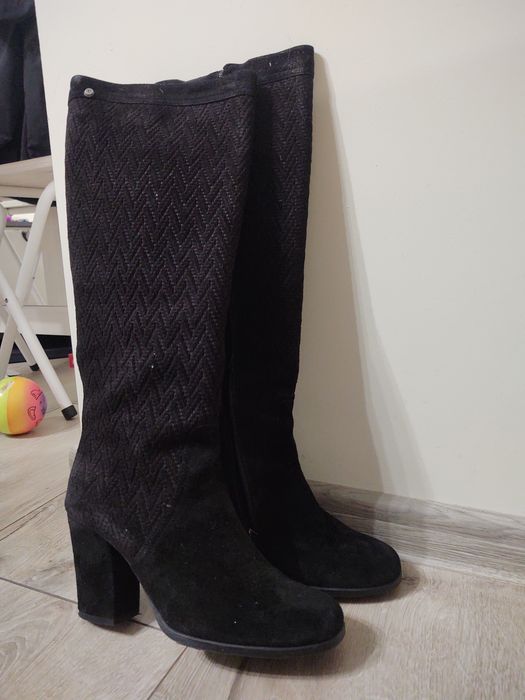 Замшеві  чоботи 39 розміру