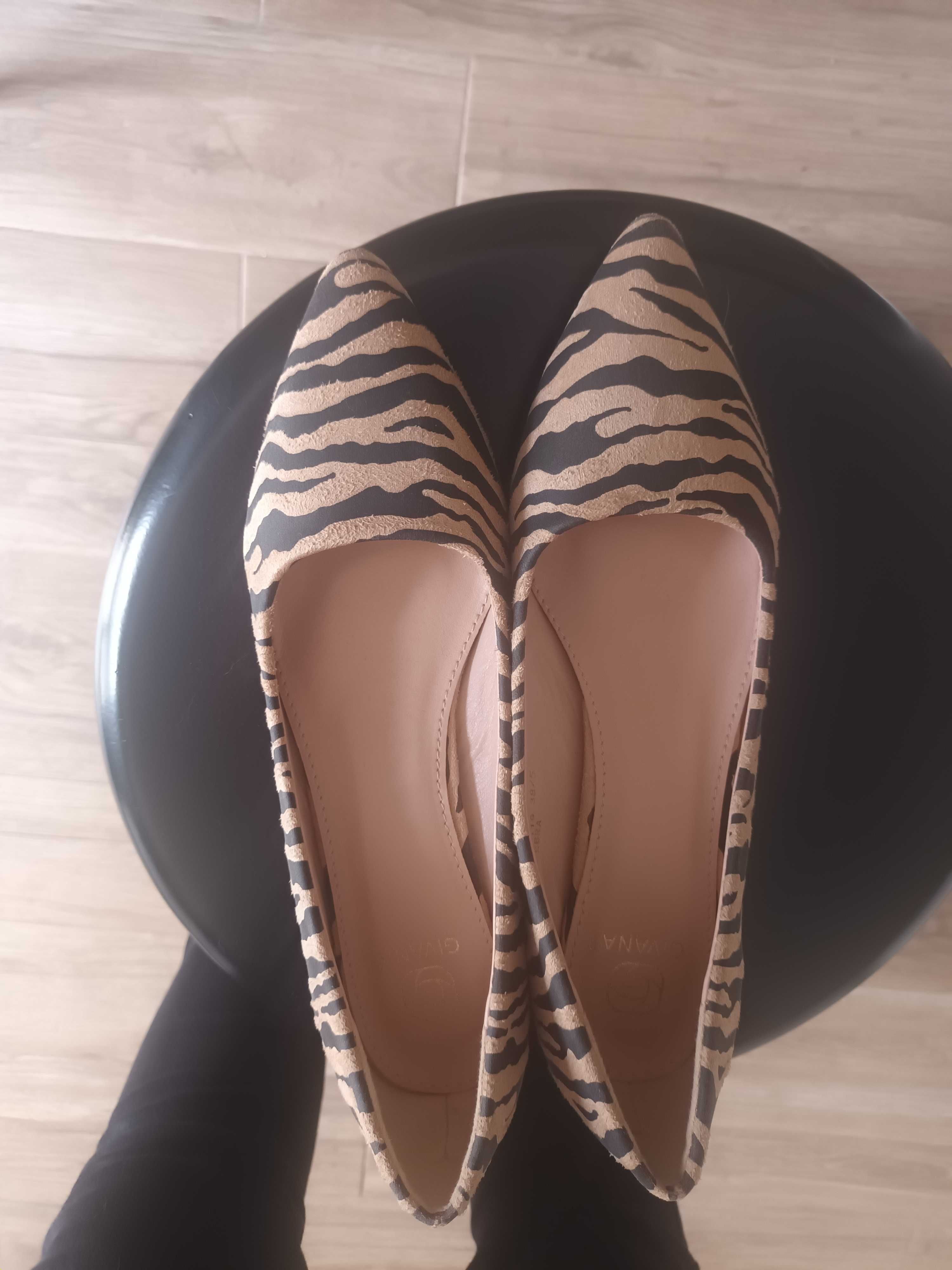 Sapatos de salto zebra