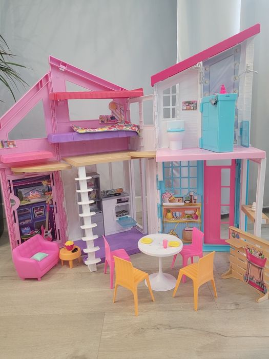 Domek Barbie Malibu piętrowy 6 pokoi + akcesoria