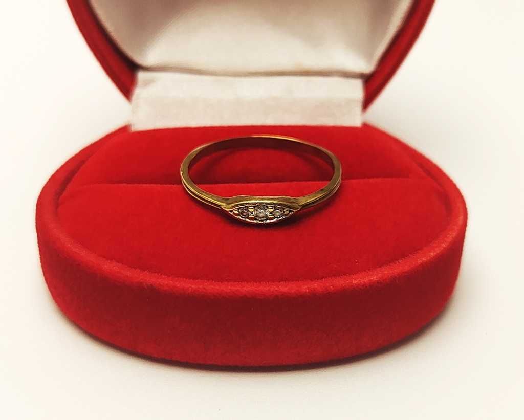 Klasyczny pierścionek 333 1.06g