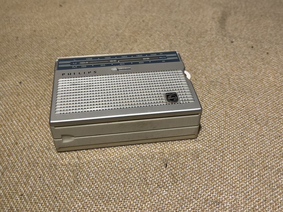 Редкий коллекционный радиоприемник 60-х PHILIPS L1W22T