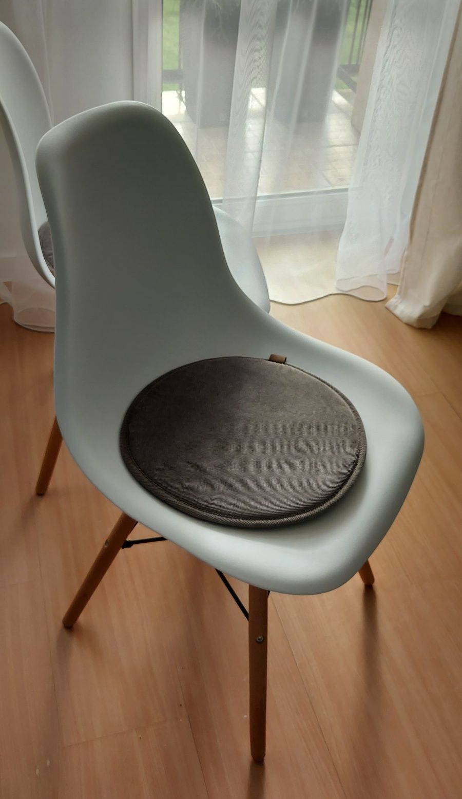 Dwa krzesła DSW Milano nowoczesne białe styl skandynawski