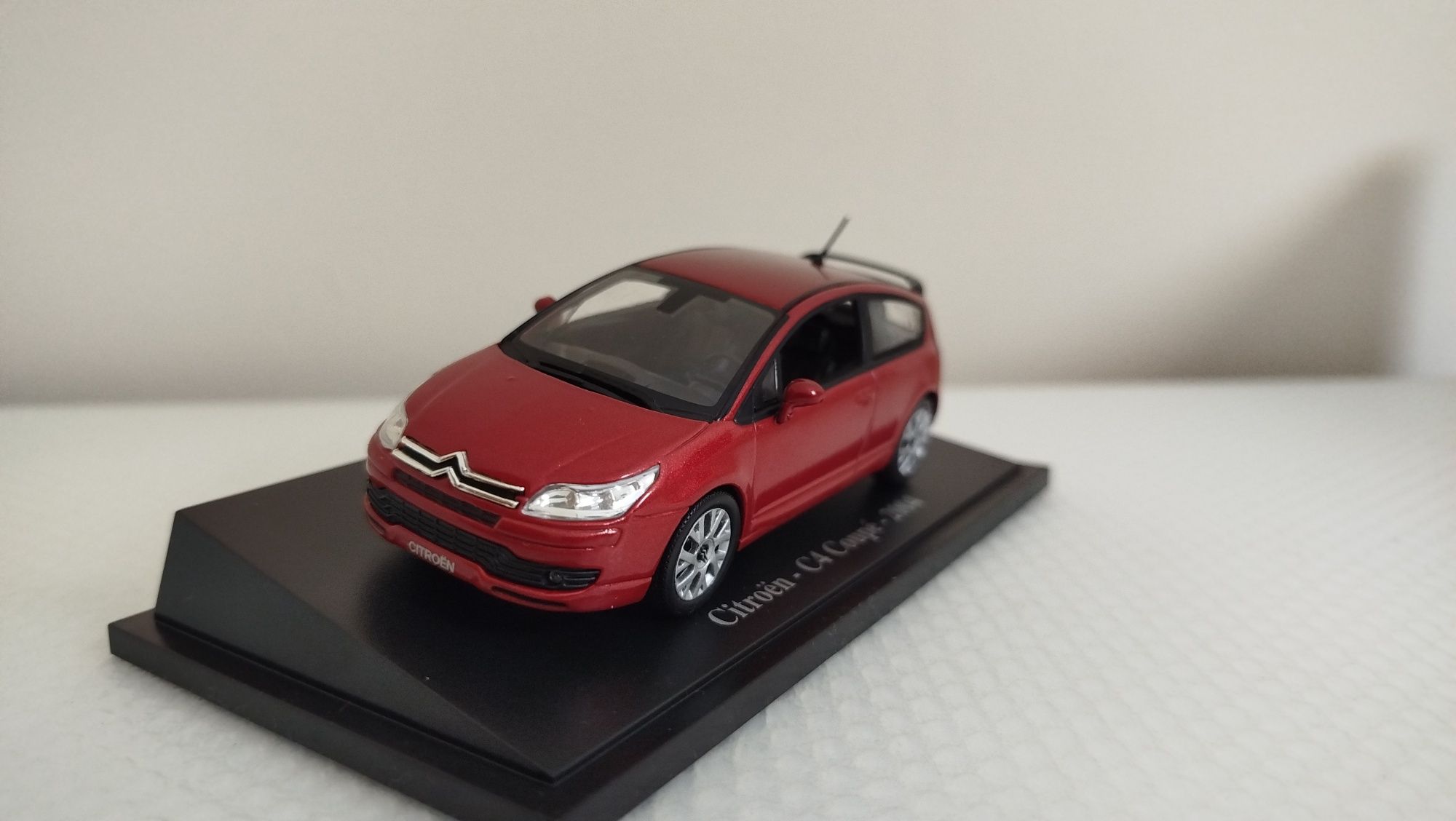 Miniatura Citroen C4 Coupé 1/43 Nova