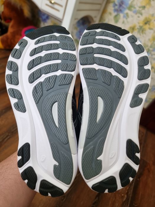 Оригінал 100%  жіночі кросівки asics gel kayano 31  euro 37.5