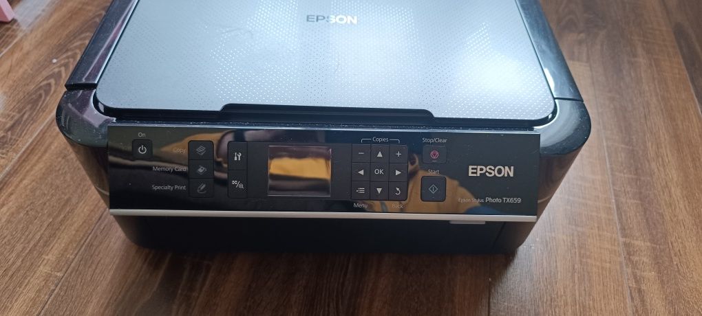 Принтер Epson Stylus Photo TX659 | Не работает печатающая головка

Про