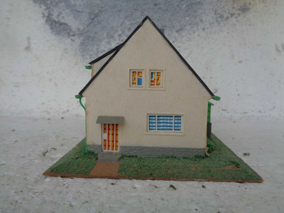 1:87 Faller Bonita moradia de campo com base