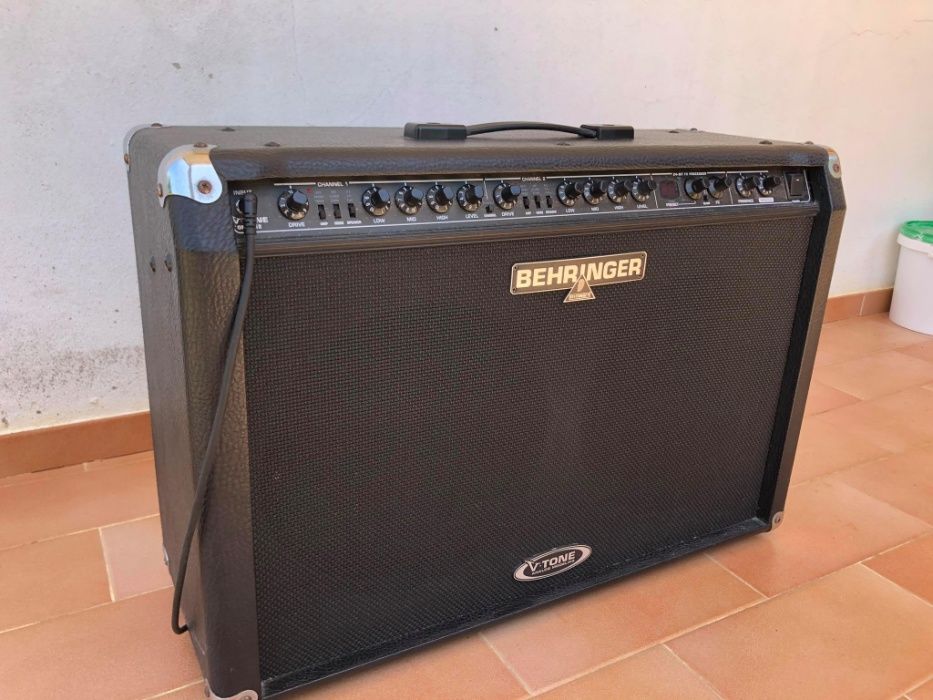 Amplificador Behringer V-Tone GMX212