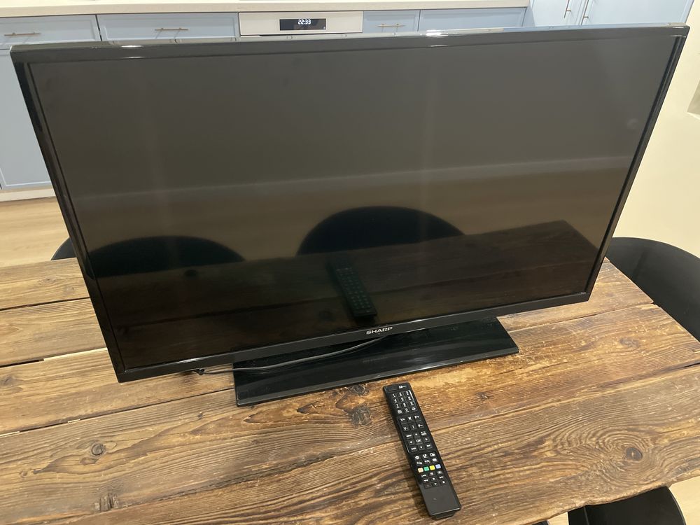 Telewizor Sharp LCD 39” HDMi czytnik kart USB Pilot