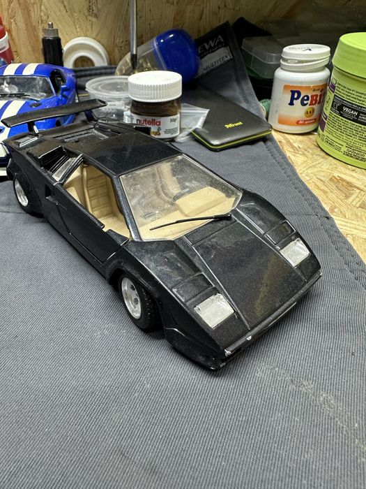 Модель авто 1/24 LAMBOGHINI Countact