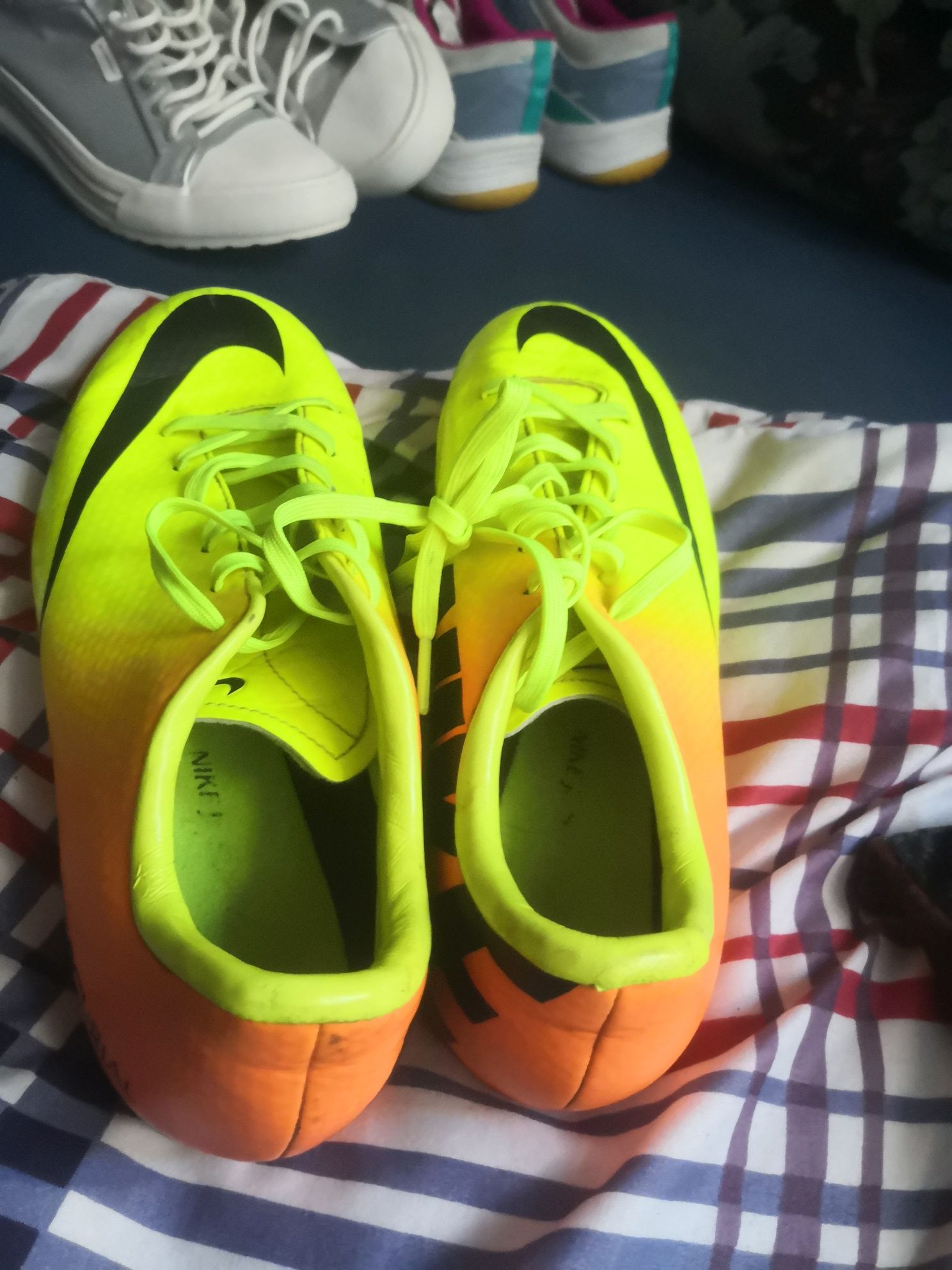 Buty sportowe korki firmy nike mercurial rozmiar 38.5