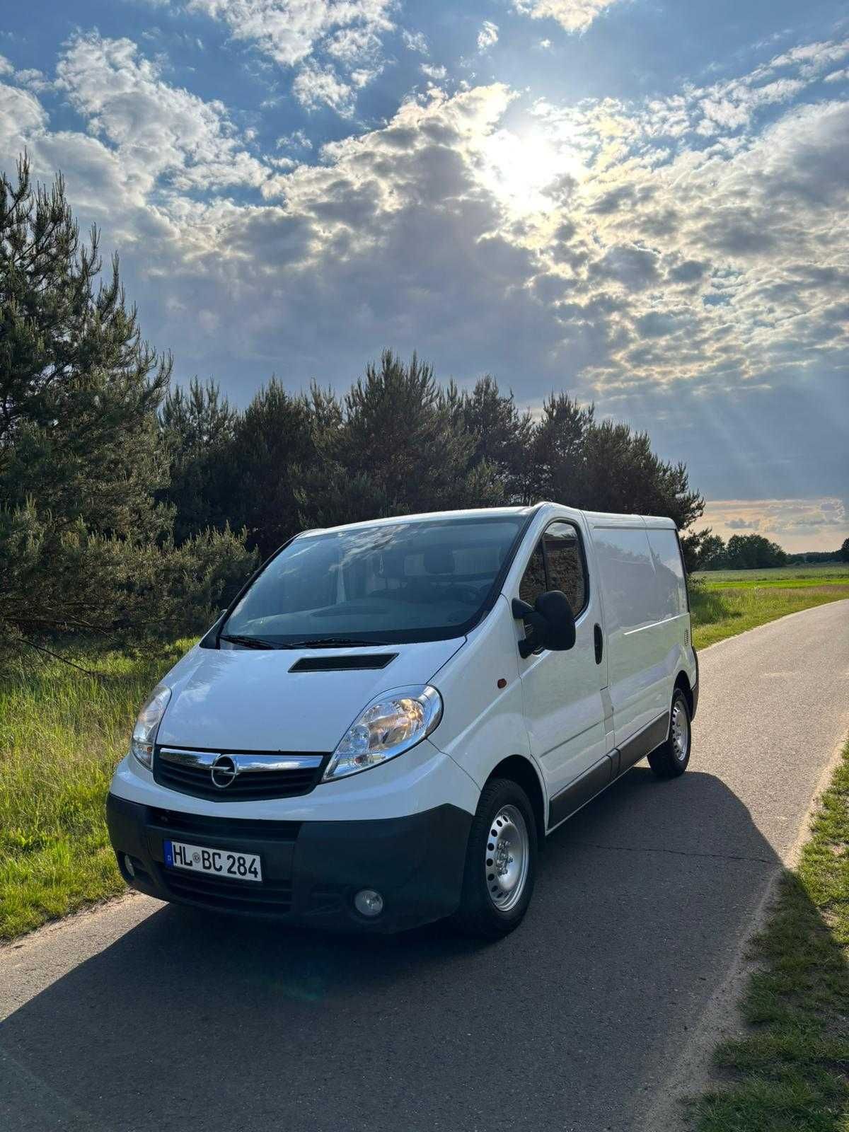 opel vivaro 2.0 cdti 2014r klima sprawna ,hak .tempomat