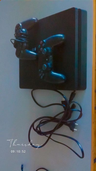 PlayStation 4  vendo porque comprei a PS5 mais informações DM