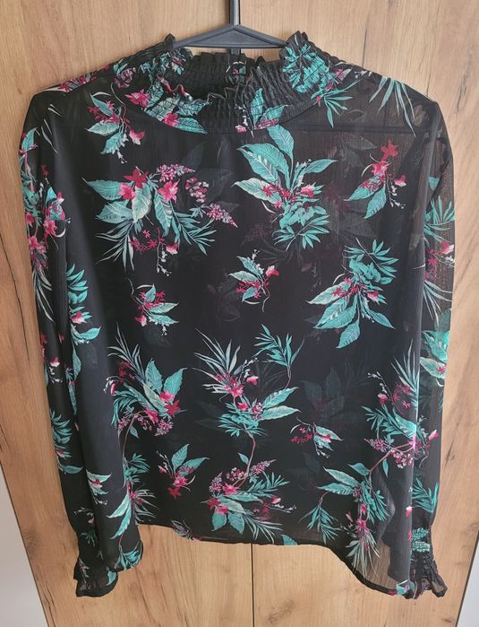 Elegancka koszula damska z motywami kwiecistymi