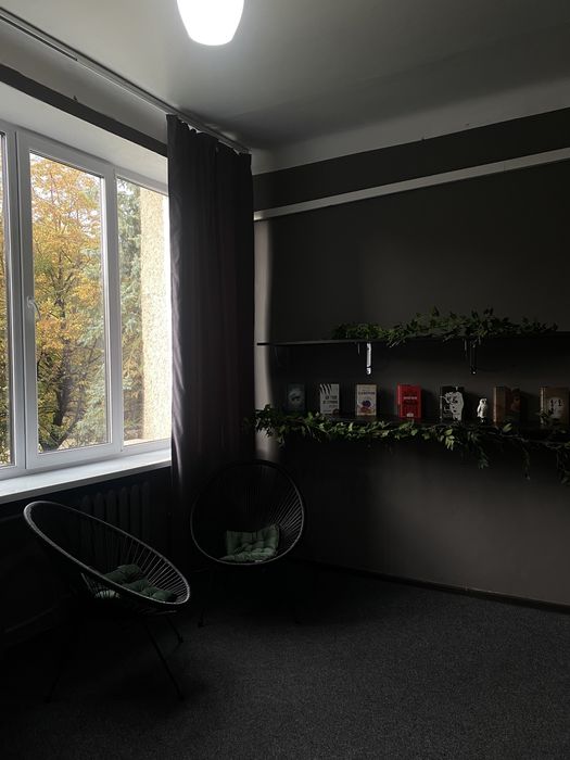 Суборенда кабінету, для майстра Бровиста є готове місце