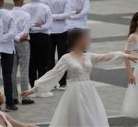 Випускна- весільна сукня молочного кольору в ідеальному стані