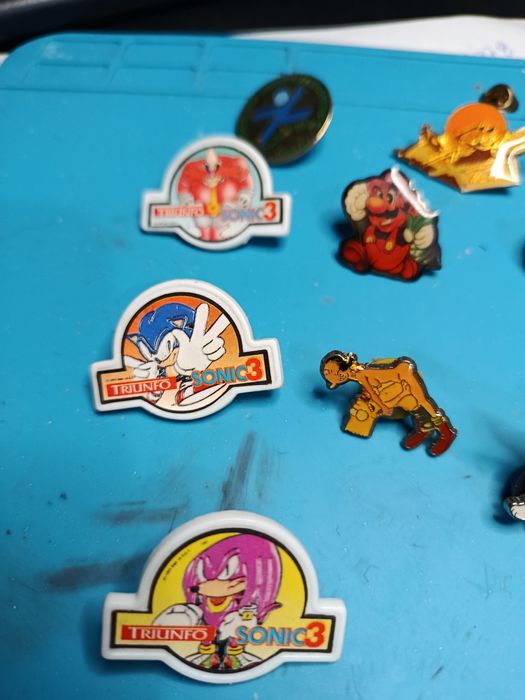 Coleção de pinos antigos