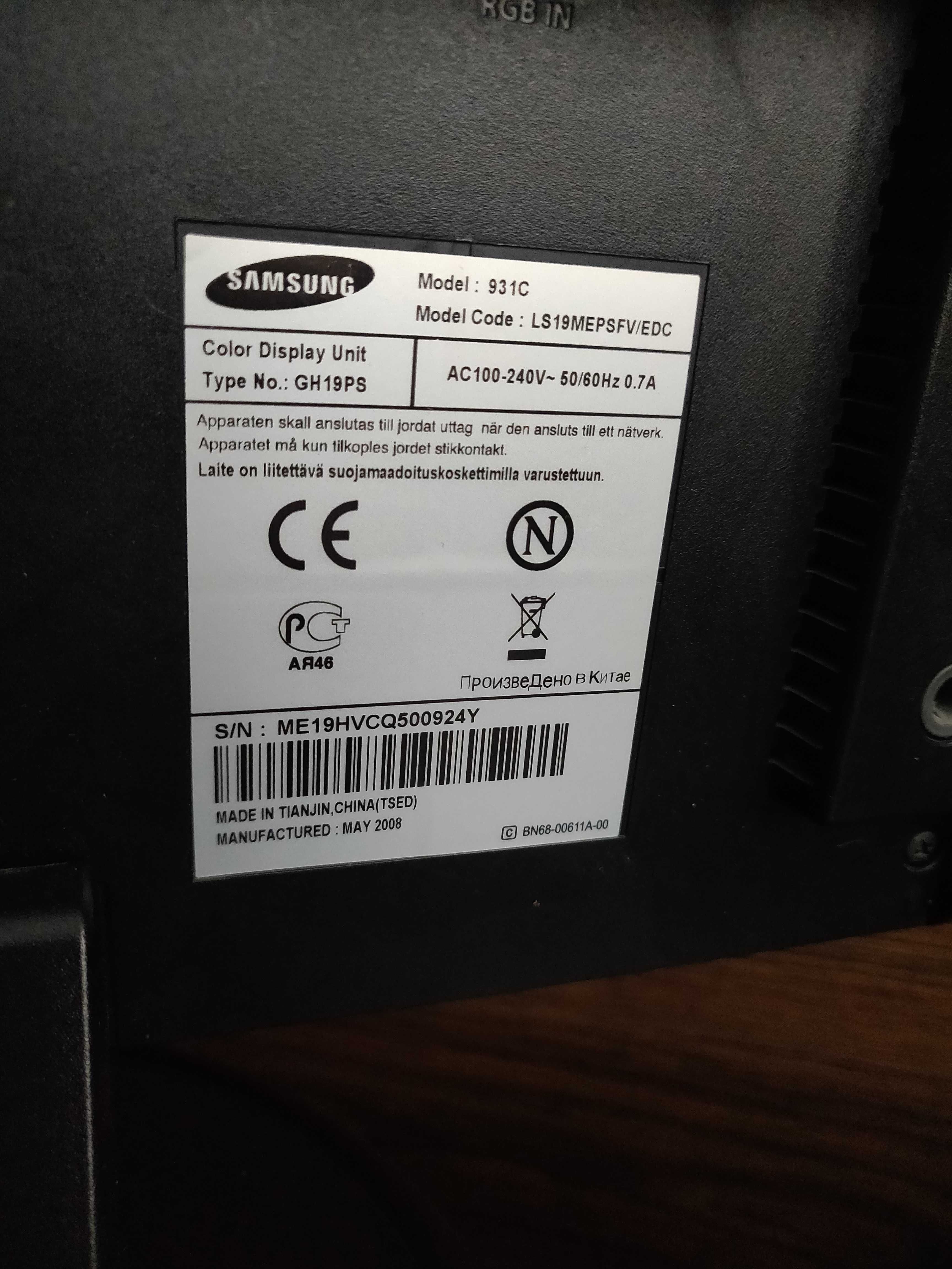 Монитор 19" Samsung 931C кубик