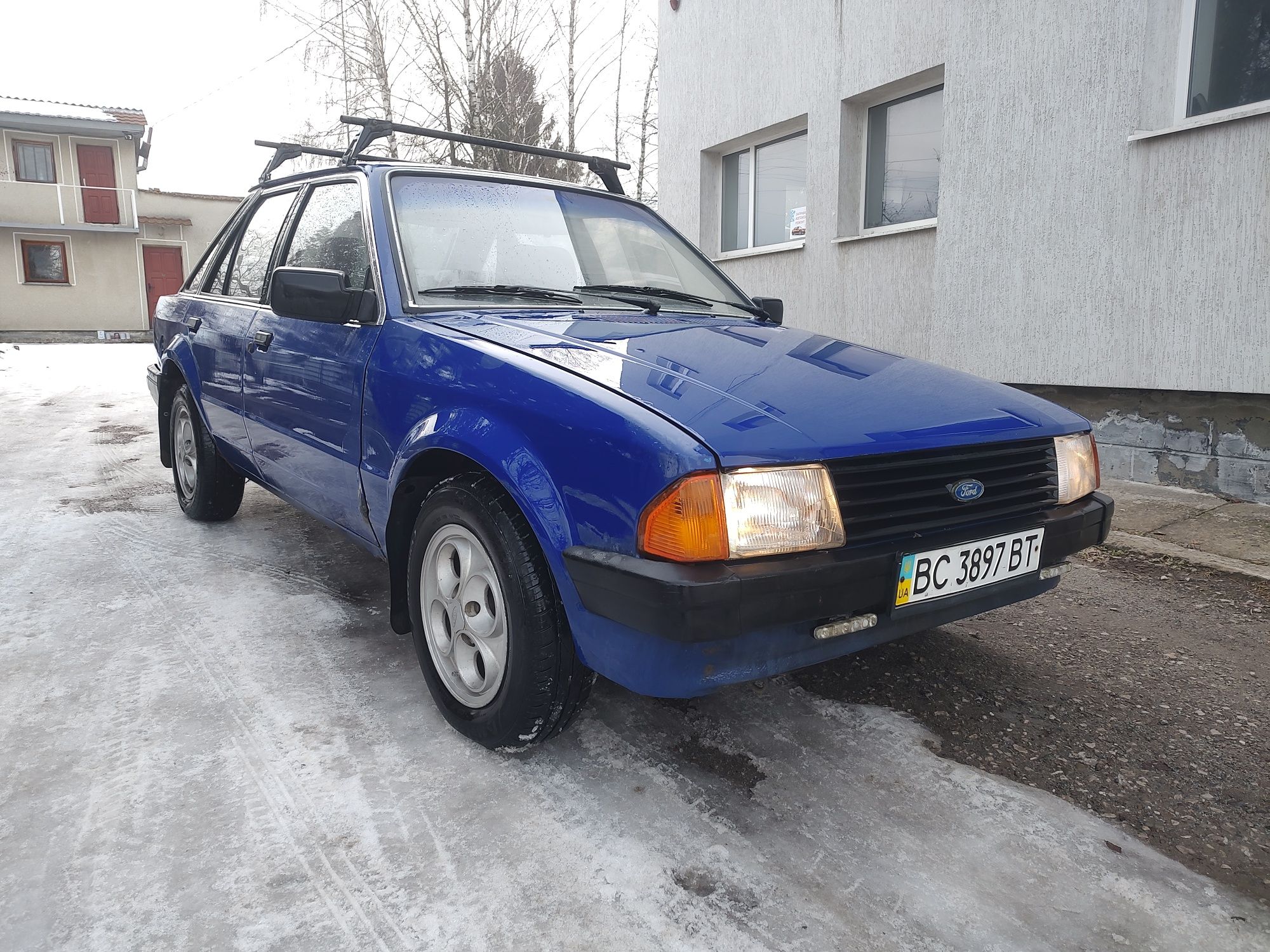 Ford escort 1,1 хороший стан один власник 20 років диски з XR