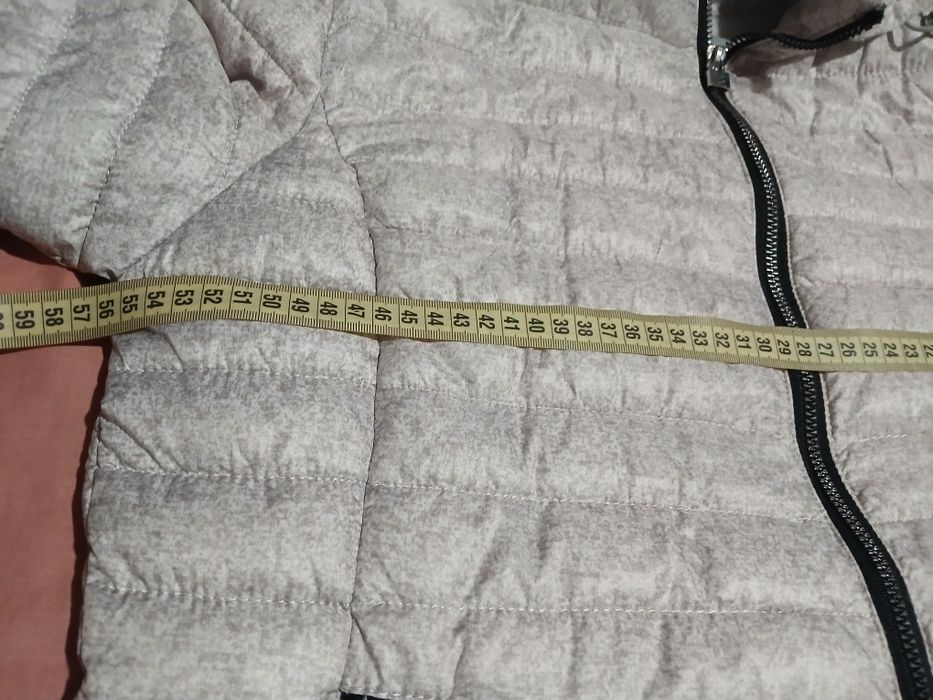 Жіноча куртка з капюшоном