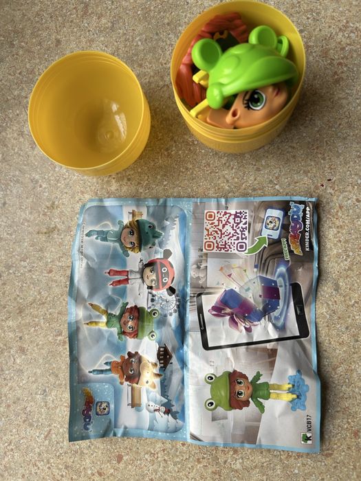 Kinder maxi seriia świąteczna-łyżwiarka