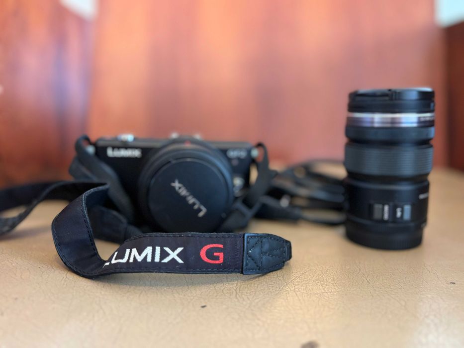 Panasonic Lumix GF2 + Lente 20mm f/1.7 + Lente Olympus 12–50mm