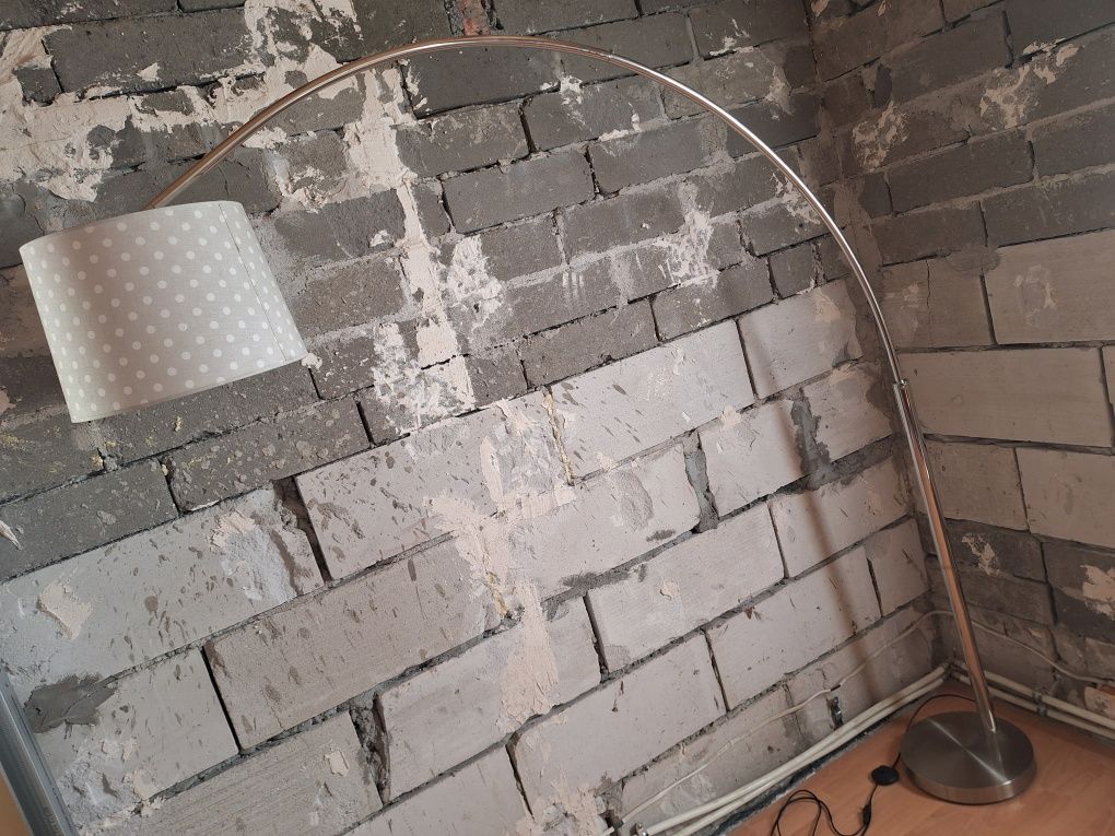 Lampa podłogowa srebrna