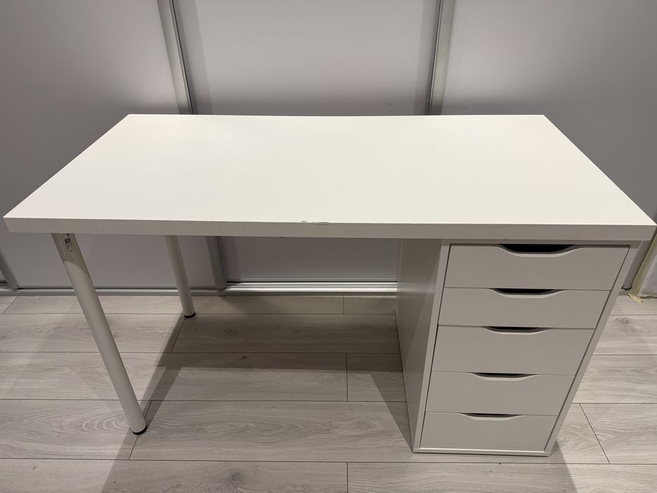 Biale biurko z szufladami / odbiór osobisty