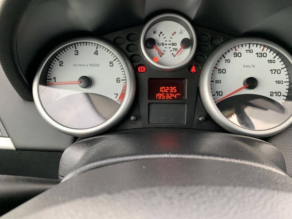 Peugeot 207 // motor de corrente // 195 mkms //AC// Isofix