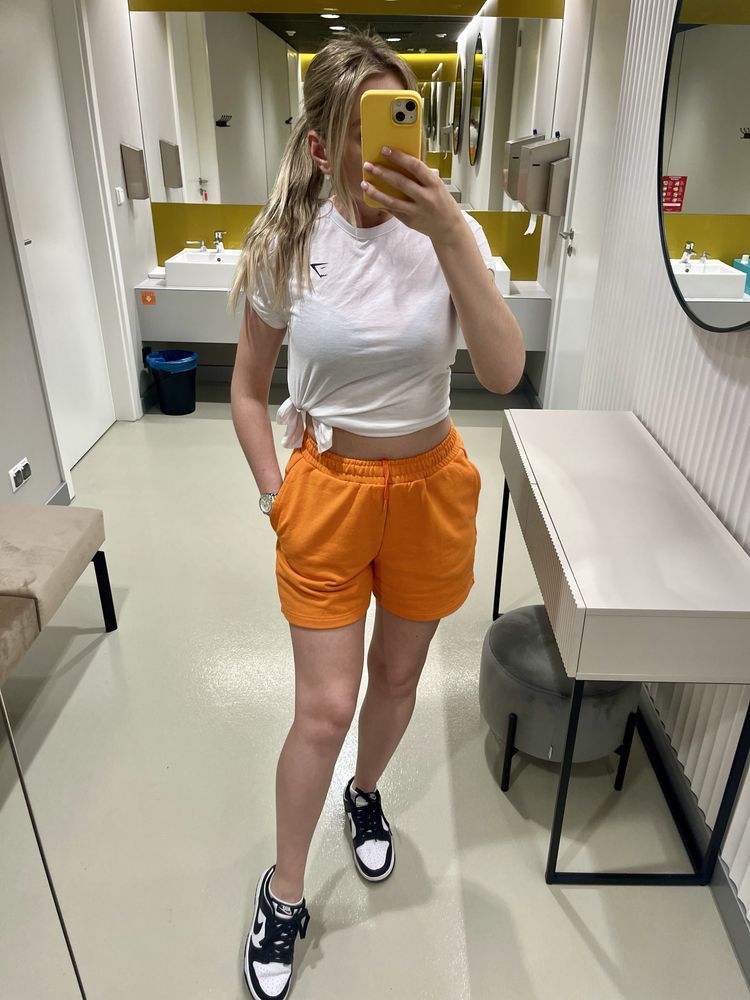 T-shirt Gymshark z rozcięciem z boku, rozmiar S