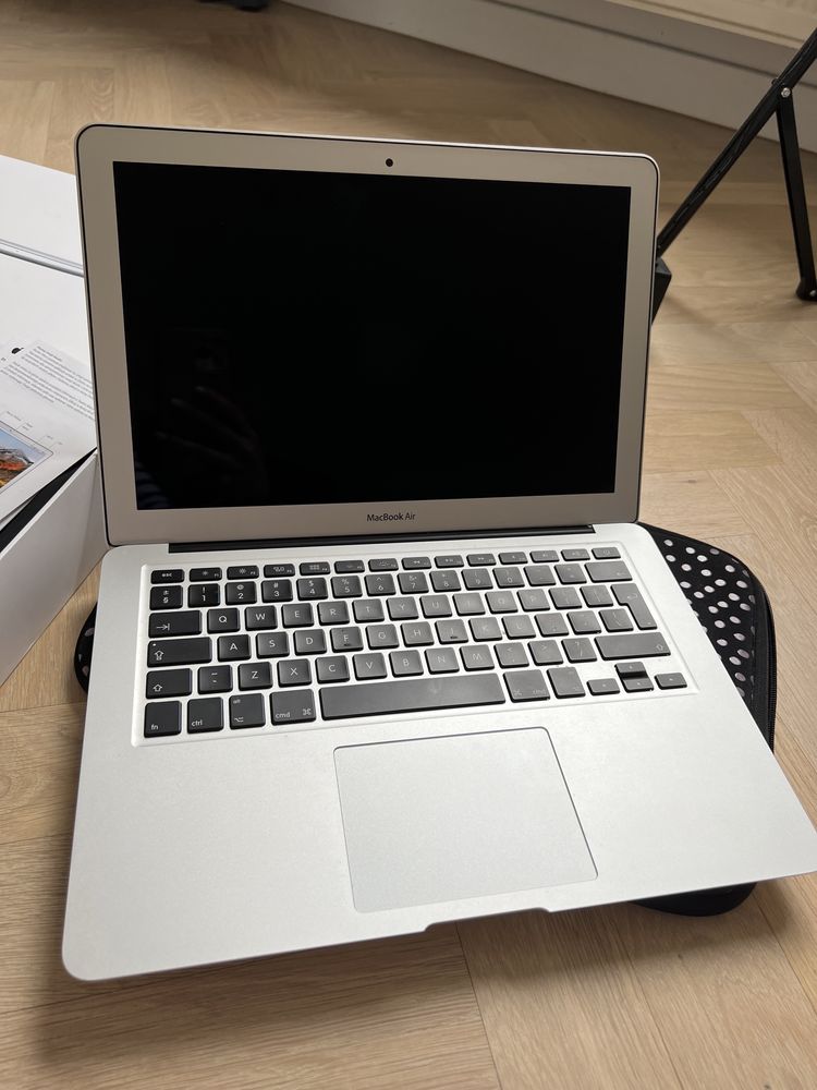 MacBook Air 2018 13,3cala, 8ram,256ssd,inteli5