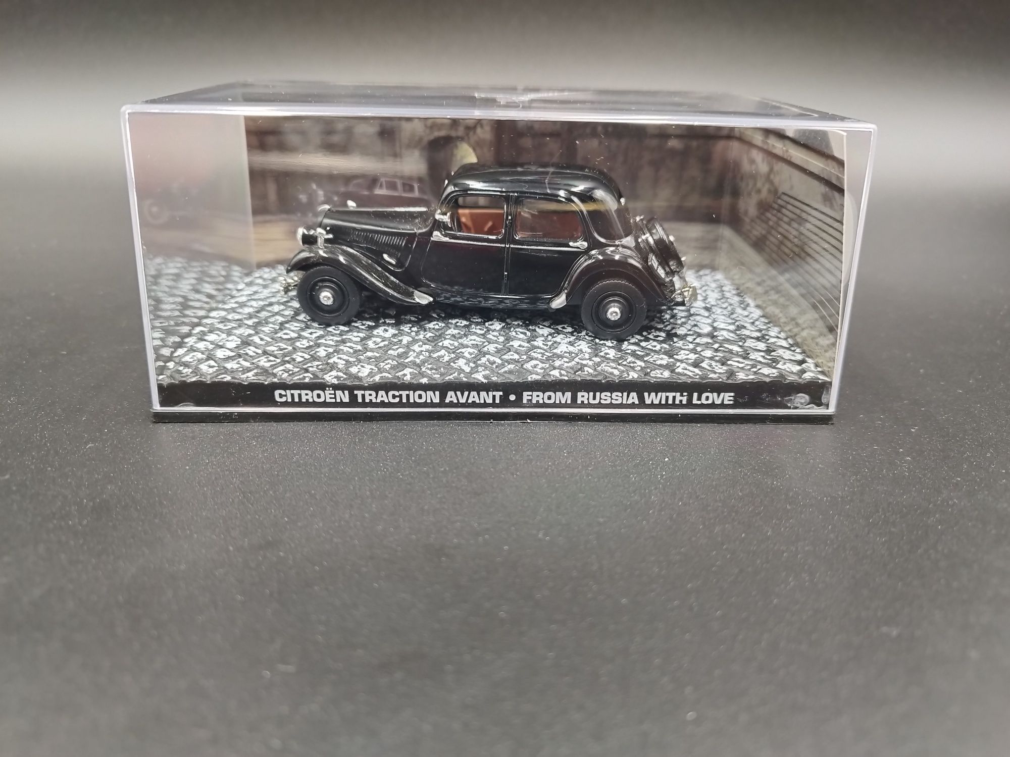 1:43 Citroen Traction Avant Bond 007 From Russia With Love model