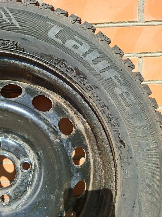 Продаю зимова Гума 185/65 R15 на штамповка з renault logan