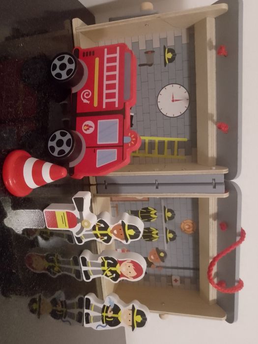remiza strażacka Playtive Składana przenośna drewniana