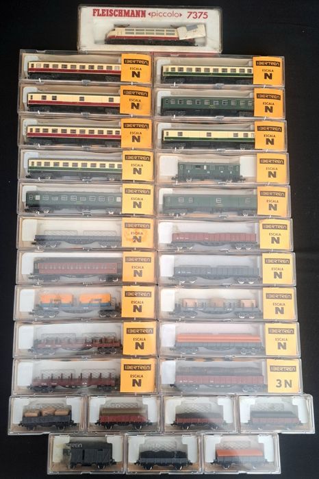 Lote de comboios em miniatura N  e outros