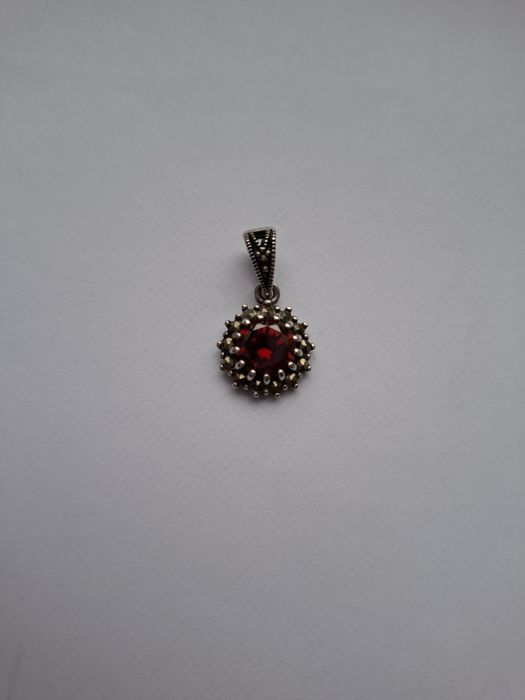 Wisiorek z granatem zawieszka srebro 925 w stylu vintage retro prezent