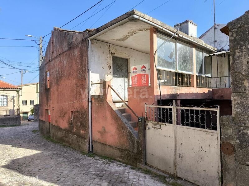 Moradia / Gouveia, Vila Nova de Tazem