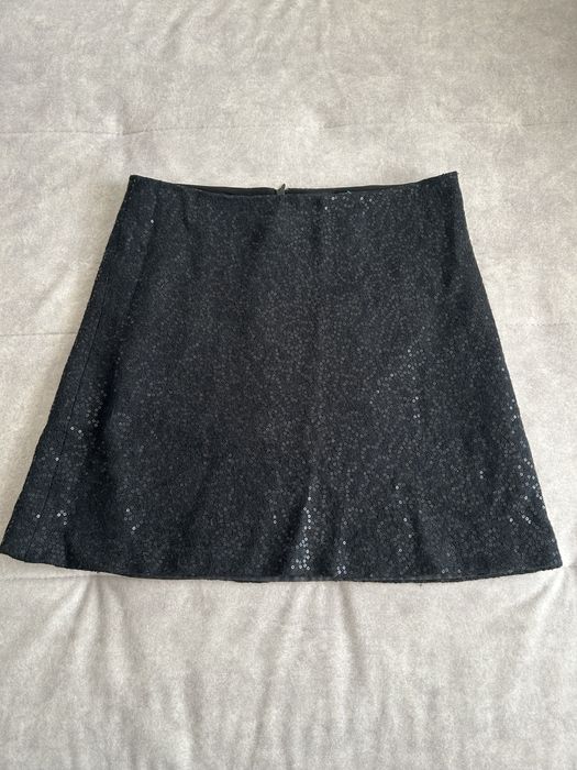 Oasis trapezowa mini spodnica czarna z cekinami błyszcząca