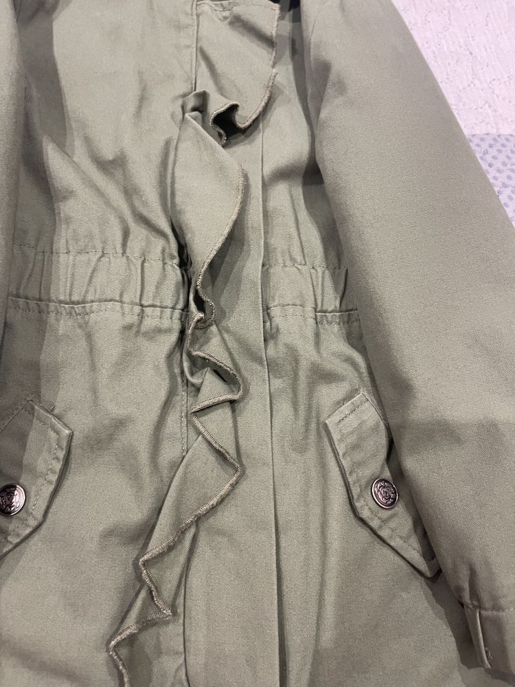 Parka verde menina