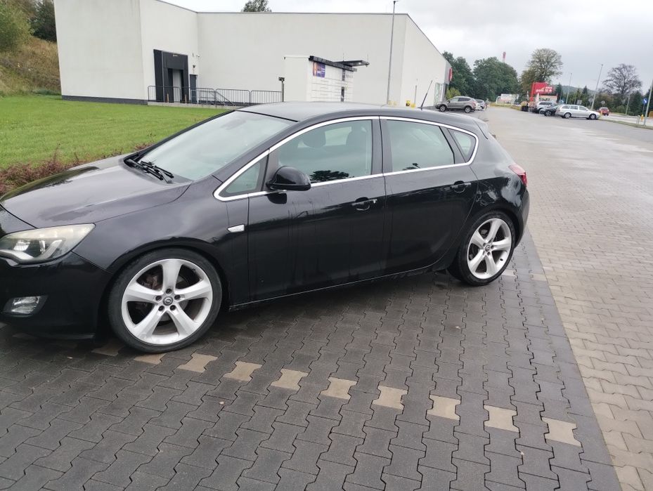 Sprzedam opel astra J 2010