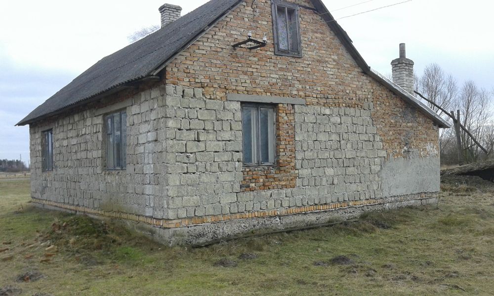 Продається  Земельна Діляка з будинком під лісом