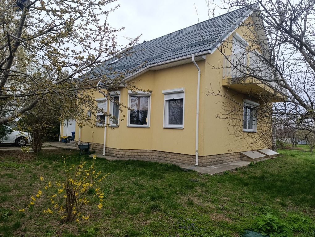 Продається просторий будинок на 5 кімнат в селі Ревне