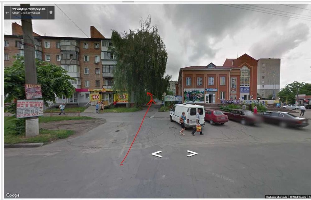 гараж продаж в центральнiй частинi мicта