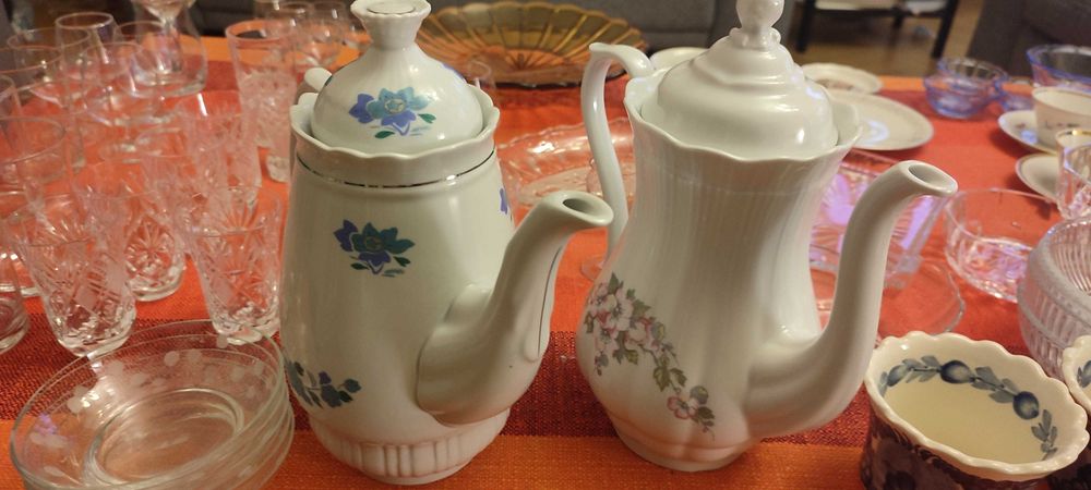 Dużo Różnego szkła kryształ i Porcelany