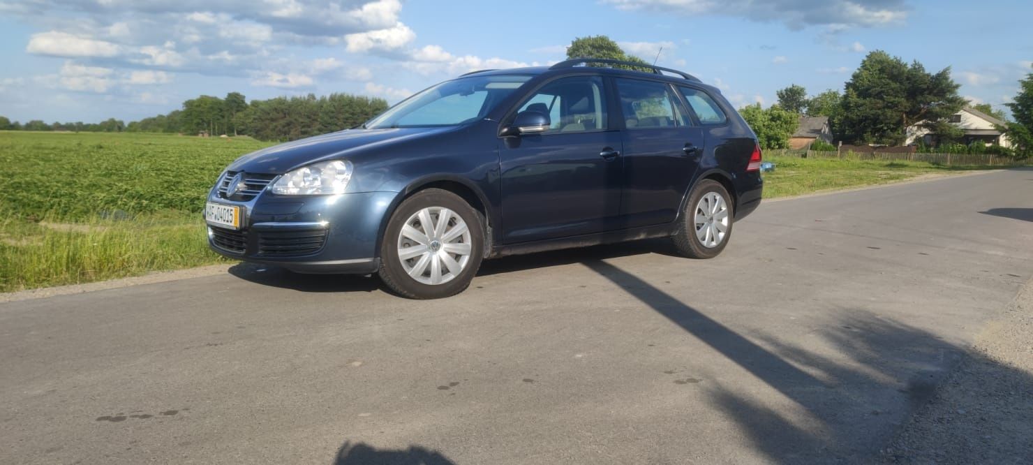 Granatowy vv golf combi