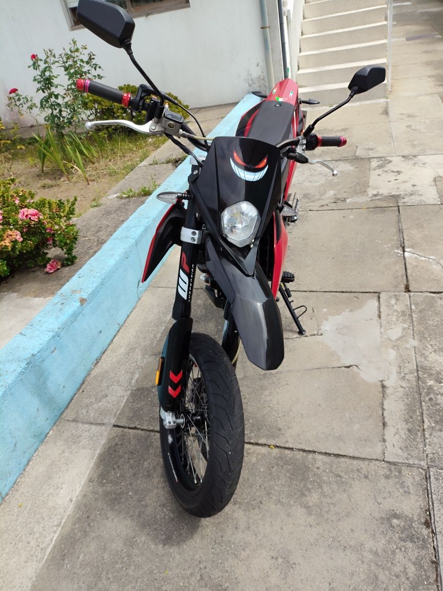 Vendo mota Malaguti SMX 125
