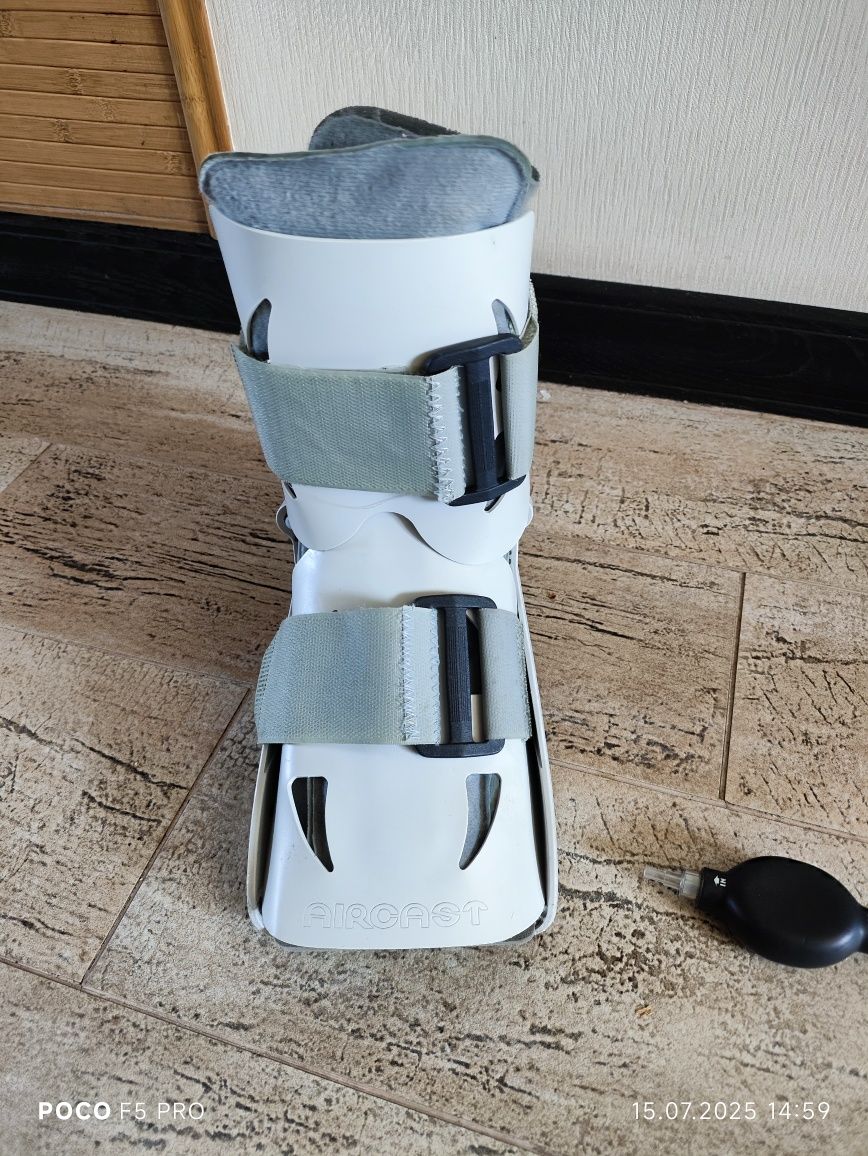 Ортез гомілковостопного суглоба Aircast Small 01A-S з пневмопідкачкою